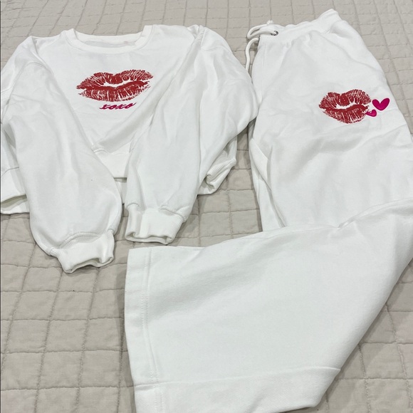 strange daze Pants - White Joggers with Red Lip Print